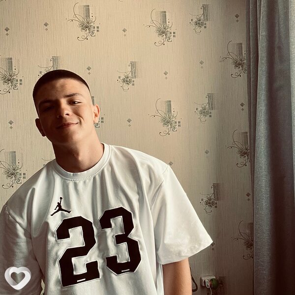 Макар, 20, Новомосковске — анкета №3940660