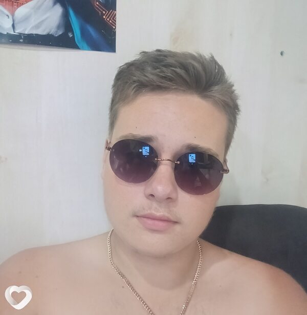 Михаил, 19, Саратове — анкета №3942778