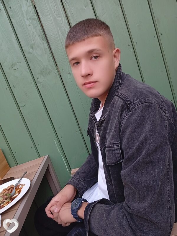 Кирилл, 19, Барнауле — анкета №3944479