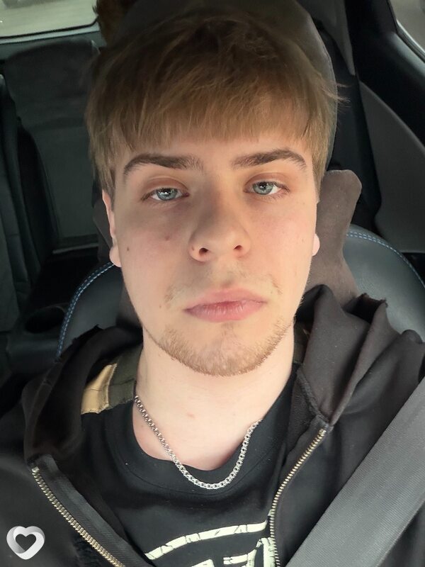 Анатолий, 22, Волжском — анкета №3945261