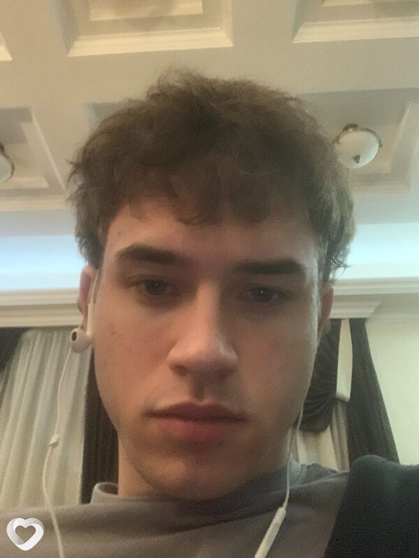 Максим, 22, Брянске — анкета №3957404