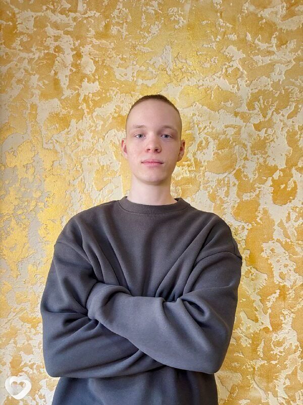 Артем, 21, Белогорске — анкета №3958791
