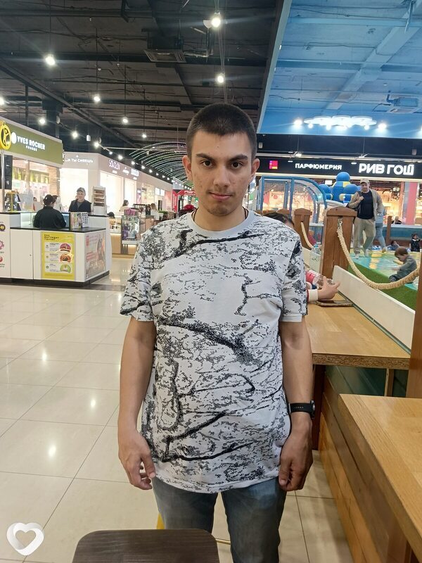 Виктор, 20, Астрахани — анкета №3968921