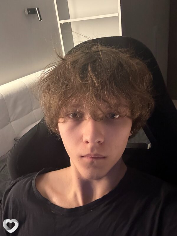 Максим, 18, Москве — анкета №3972475