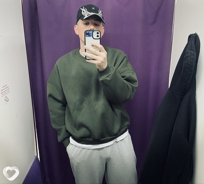 Артём, 21, Бийске — анкета №3972695