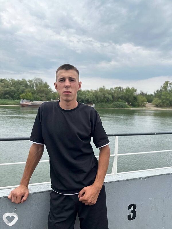 Кирил Л, 20, Миллерове — анкета №3981115