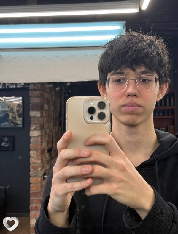 Михаил, 19, Кирове — анкета №3981680