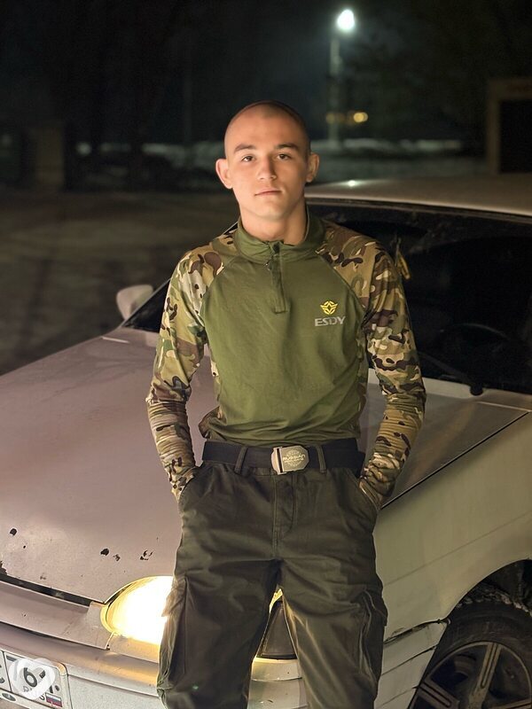 Дима, 18, Шахтах — анкета №3982961