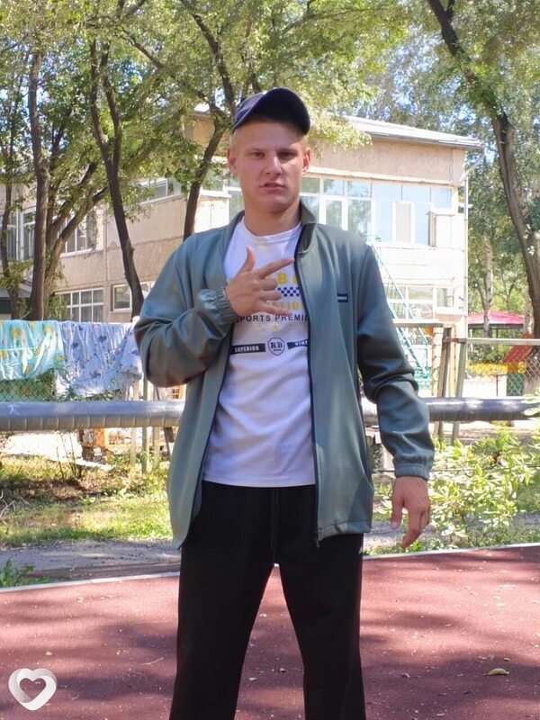 Максим, 18, Уссурийске — анкета №3986712