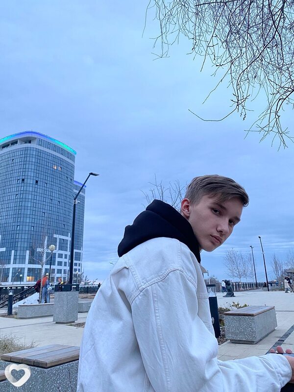 Александр, 21, Ижевске — анкета №3989177