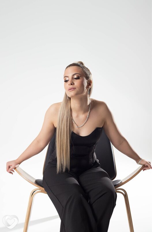 Аделина, 19, Шахтах — анкета №4001684
