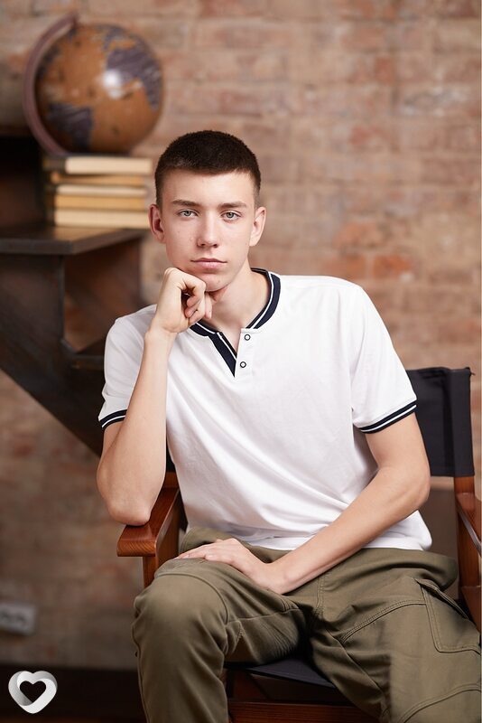 Илья, 19, Днепр — анкета №4007500