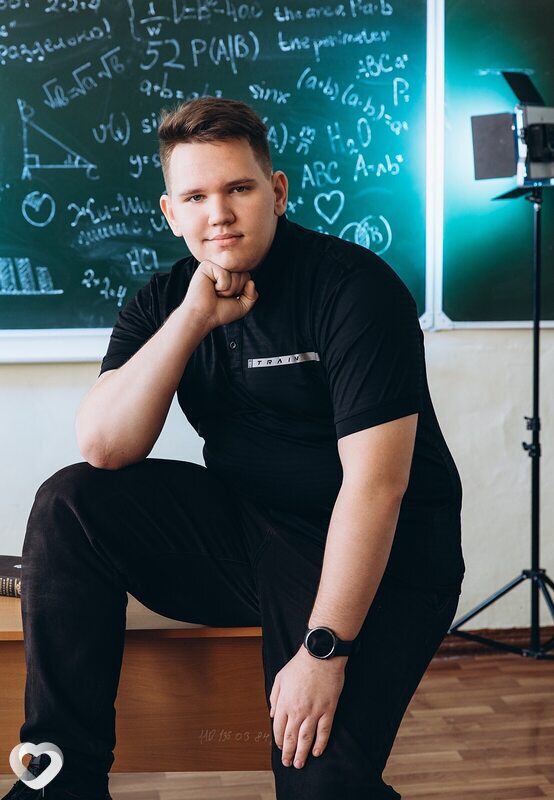 Максим, 18, Каменске-Уральском — анкета №4009654