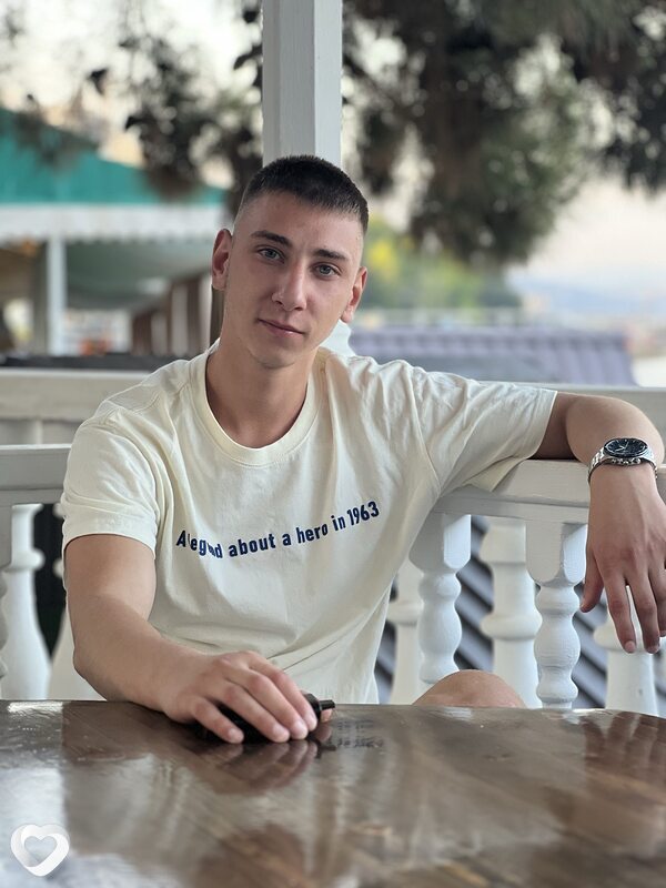 Ренат, 21, Симферополе — анкета №4011671