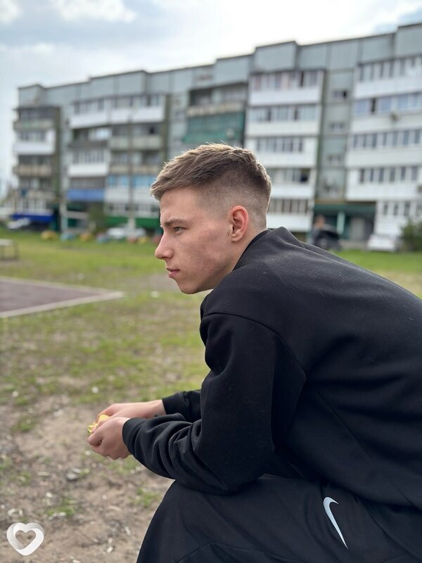 Dima, 18, Новошахтинске — анкета №4041824