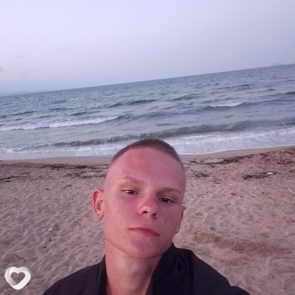 Алексей, 18, Уссурийске — анкета №4042041
