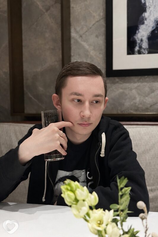 Максим, 21, Москве — анкета №4042201