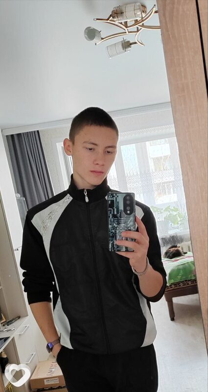 Денис, 18, Омске — анкета №4048844