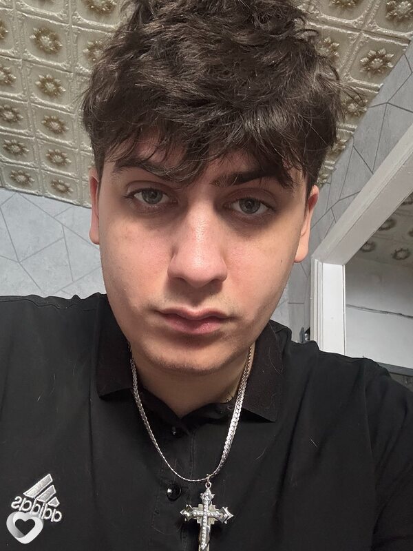 Александр, 20, Мысках — анкета №4057387