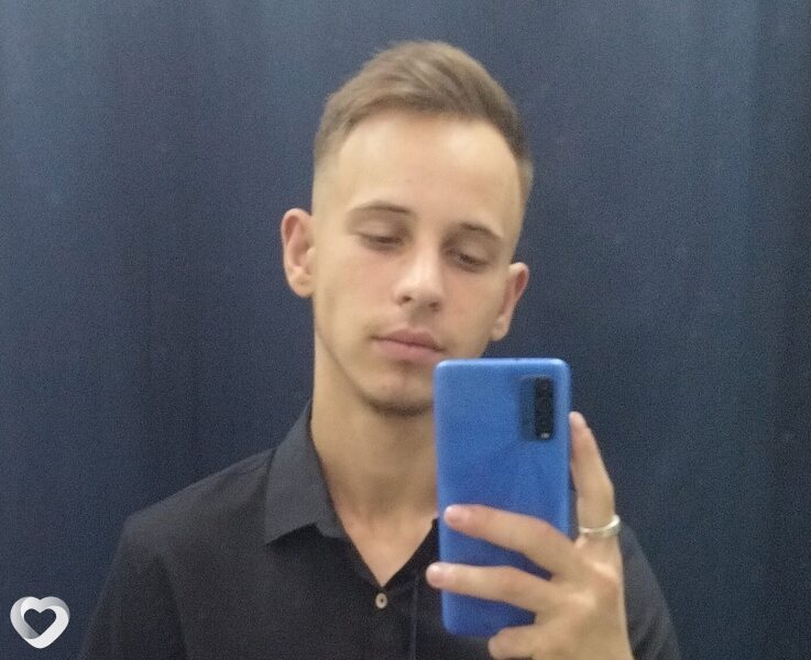 Илья, 21, Бийске — анкета №4060325