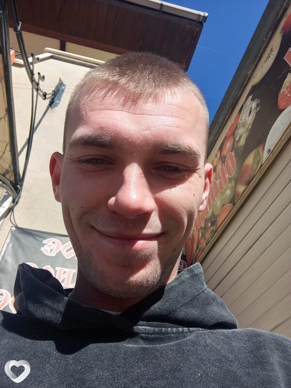 Денис, 23, Ялте — анкета №4062674