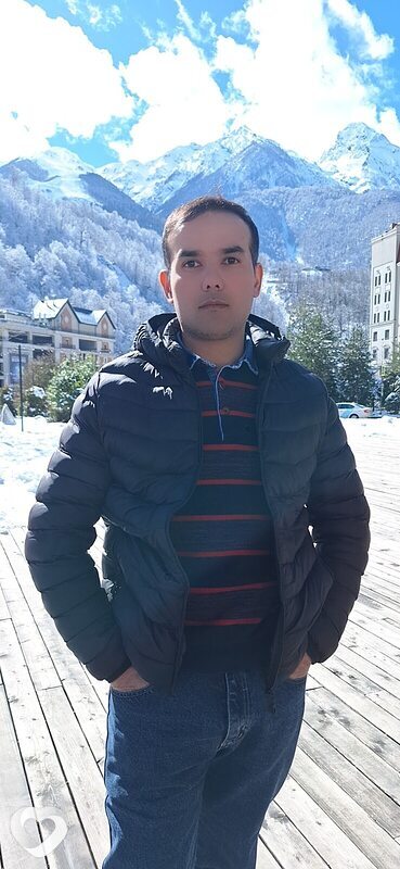Bedni Aligarh, Адлер