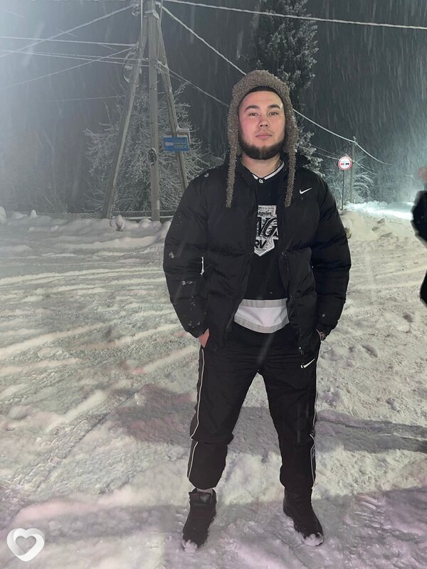 Сергей, 25, Снежном — анкета №4066018