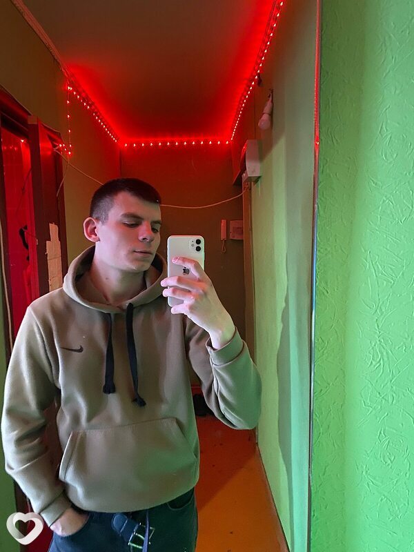 Артем, 20, Бийске — анкета №4067329