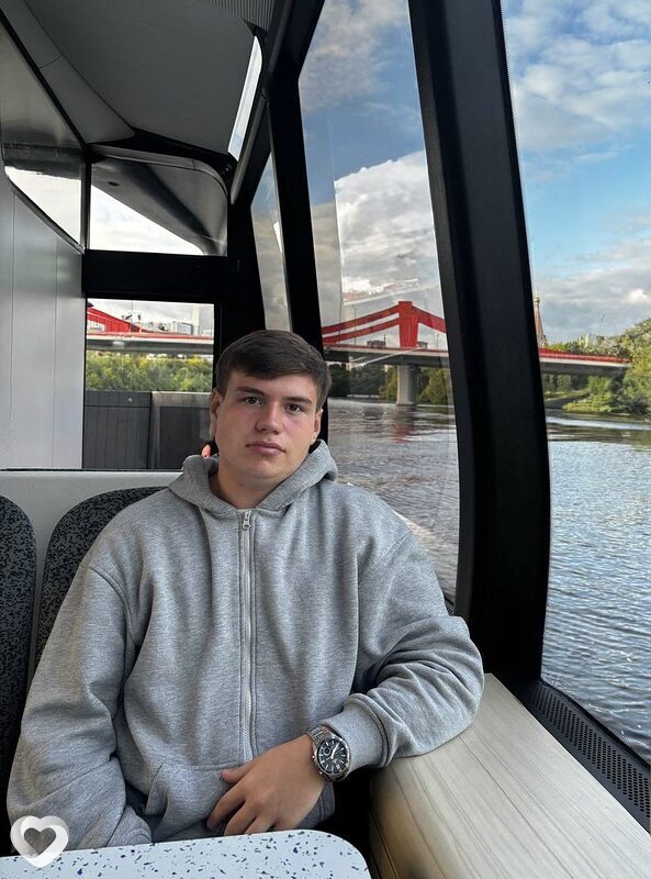 Кирилл, 20, Энгельсе — анкета №4068876