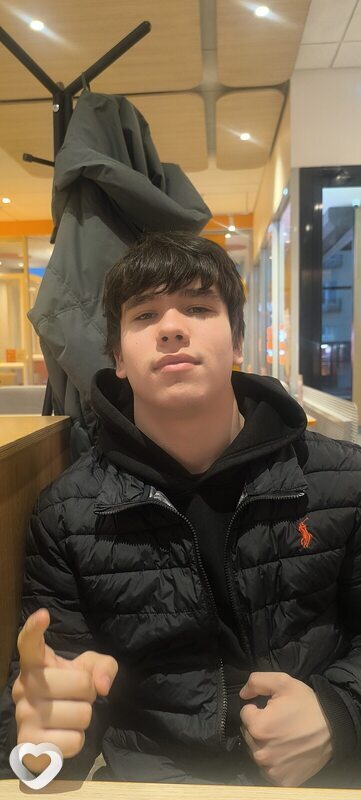 Артём, 20, Москве — анкета №4079546