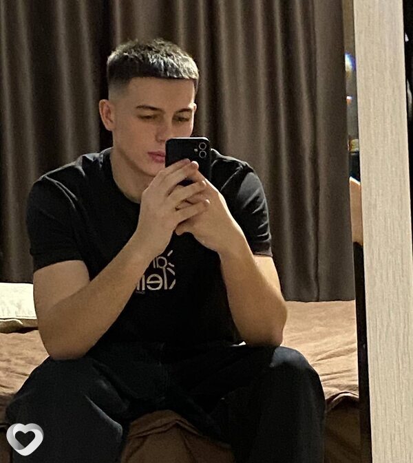 Артем, 19, Новочеркасске — анкета №4081313