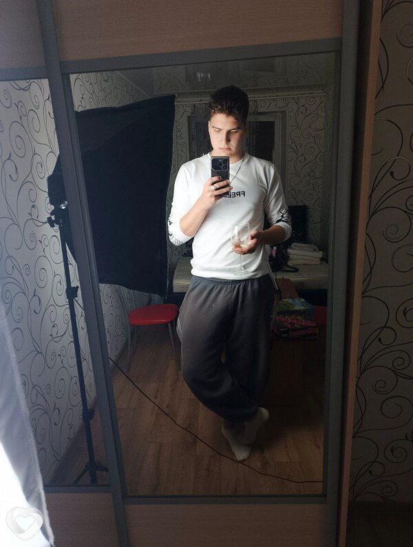 Павел, 18, Волжском — анкета №4085904