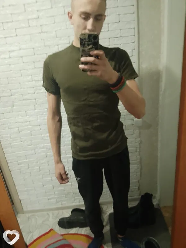 Александр, 18, Барнауле — анкета №4090740