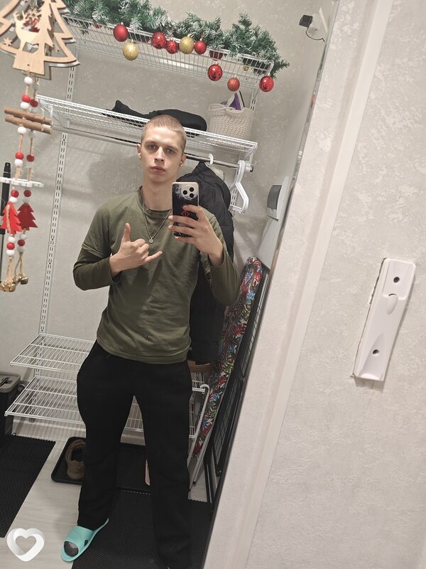 Ярослав, 21, Выборге — анкета №4090373