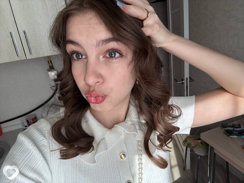 Аня, 20, Санкт-Петербурге — анкета №4090635