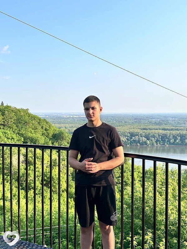 Илья, 18, Екатеринбурге — анкета №4096545
