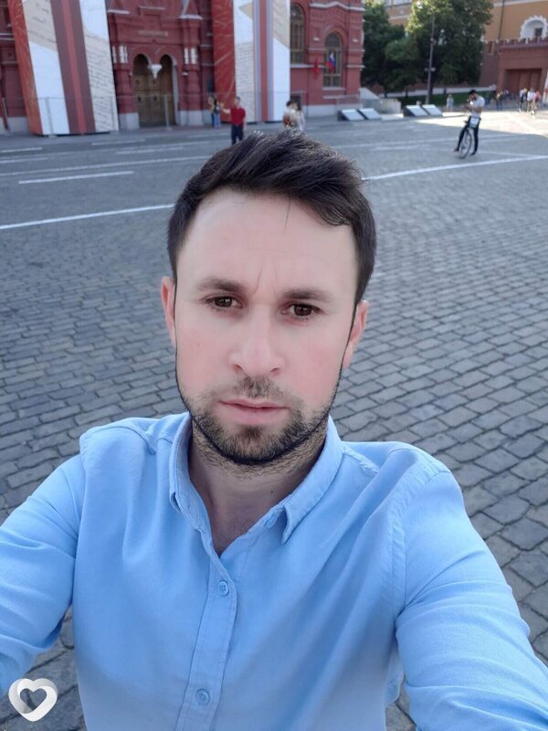 Али, Москва