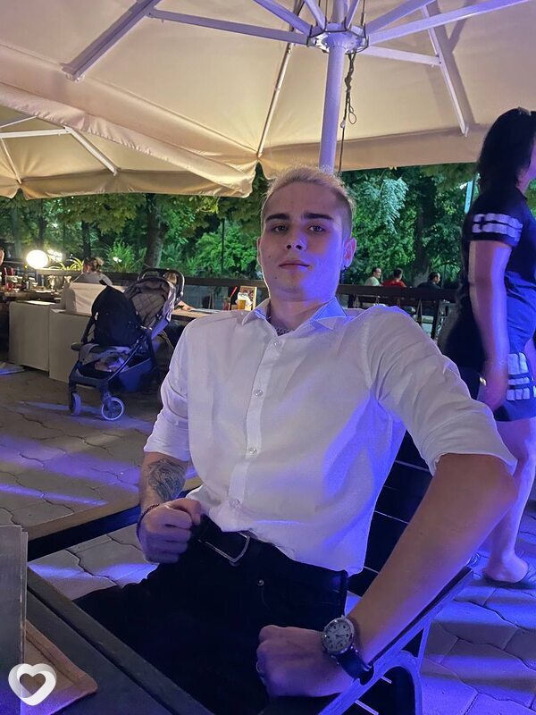 Александр, 21, Москве — анкета №4105427