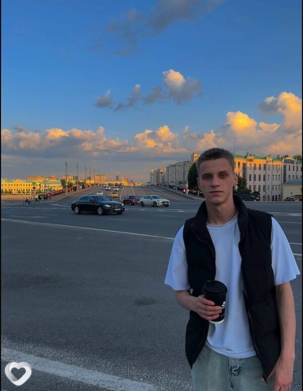 Илья, 21, Москве — анкета №4112763