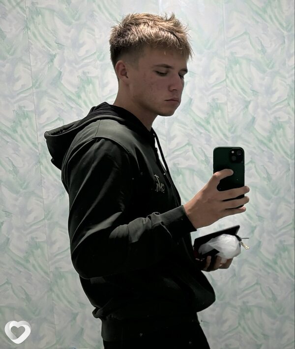 Илья, 21, Белгороде — анкета №4121680