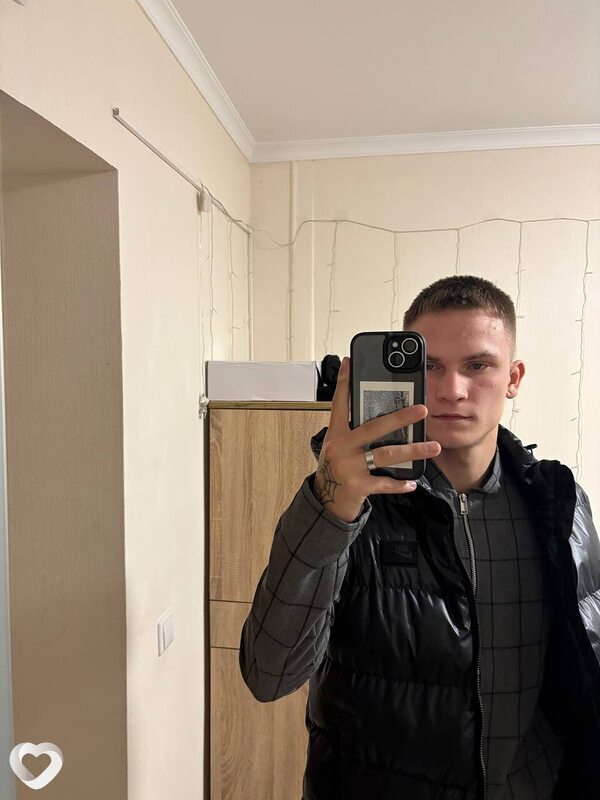 Илья, 20, Москве — анкета №4128296