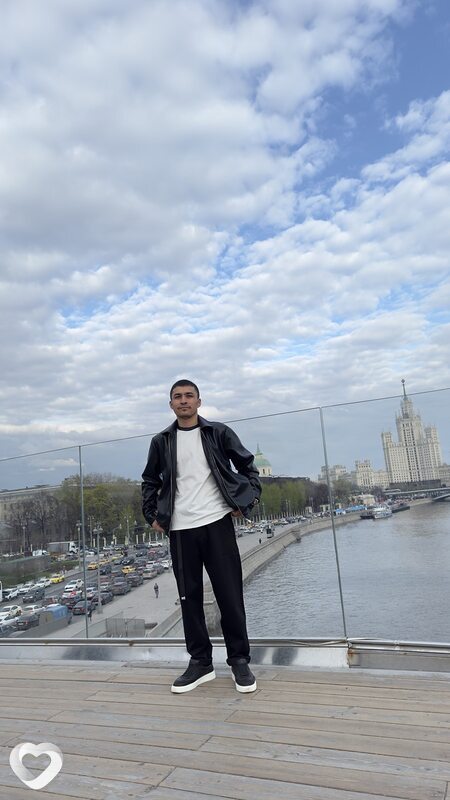 Алишер, 21, Москве — анкета №4131452