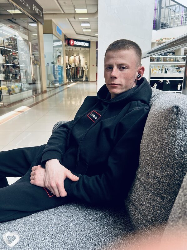 Кирилл, 22, Омске — анкета №4132587