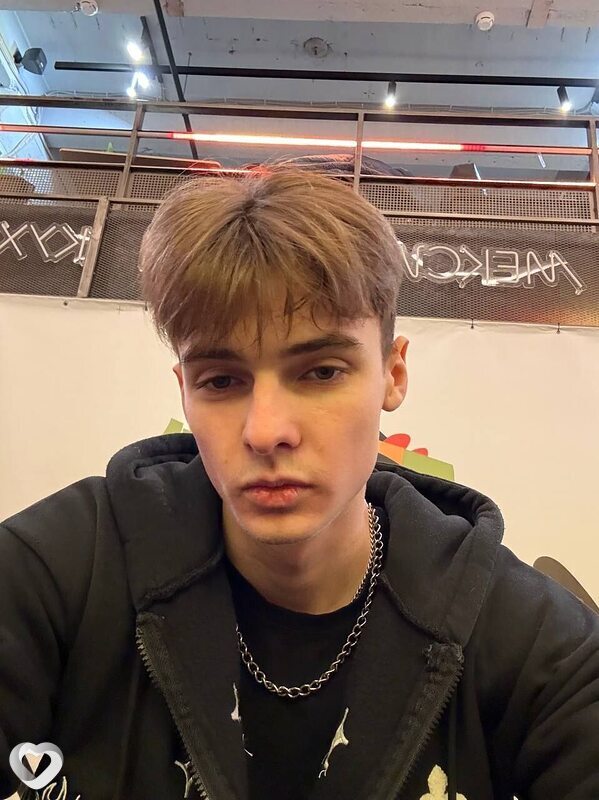 Роман, 21, Кемерове — анкета №4135369
