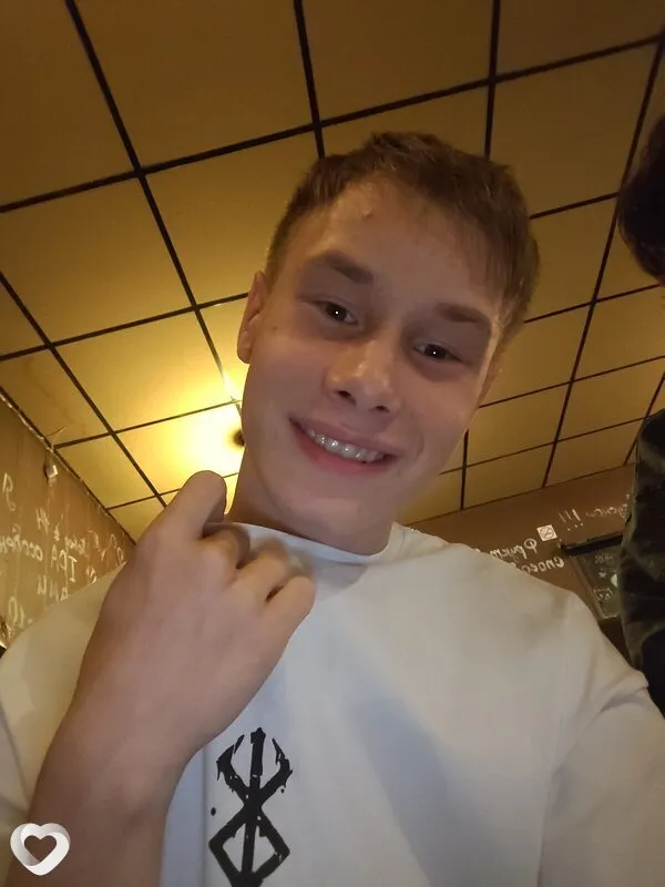 Артем, 21, Бийске — анкета №4143611
