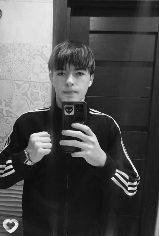 Максим, 18, Новоалтайске — анкета №4176298