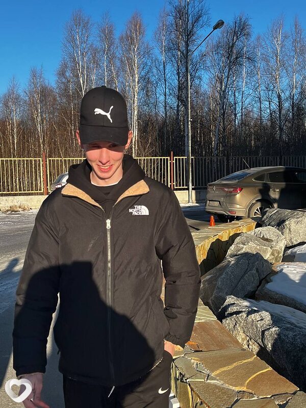 Максим, 21, Каменске-Уральском — анкета №4178276
