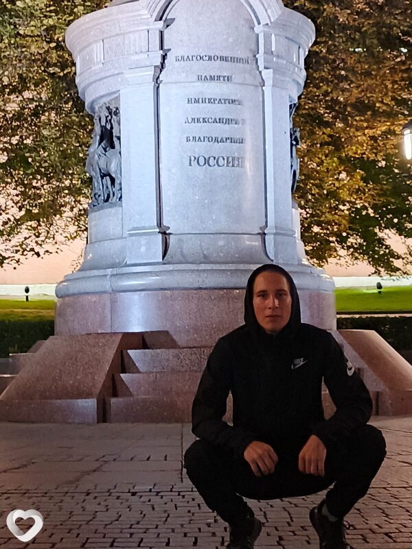 Михаил, 19, Пятигорске — анкета №4180352