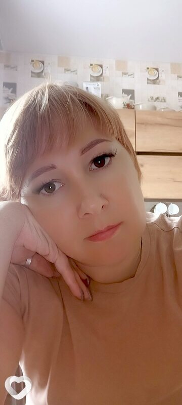 Vikki V, Бея