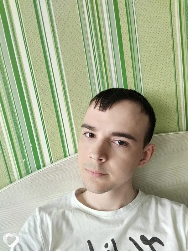 Артем, 21, Барнауле — анкета №4193803
